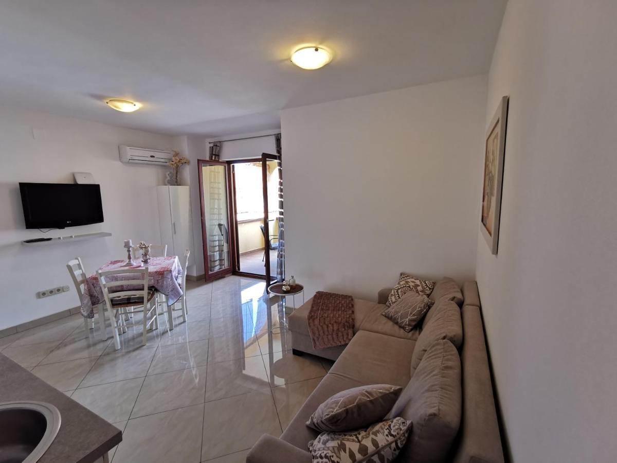 Apartments Lea 2 Malinska Esterno foto