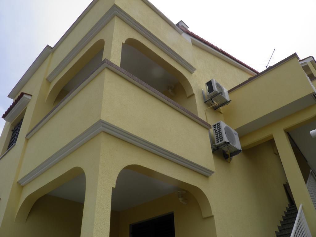 Apartments Lea 2 Malinska Esterno foto