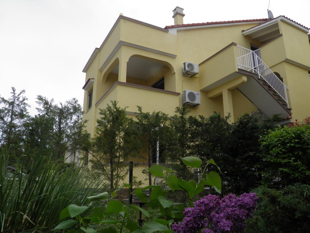 Apartments Lea 2 Malinska Esterno foto